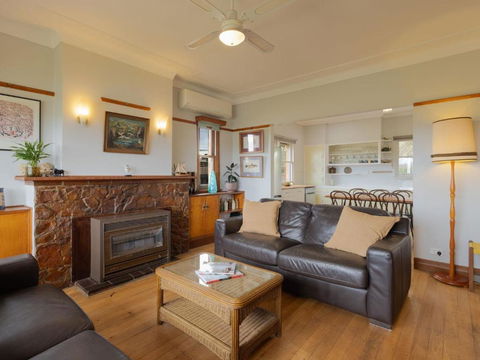 Retro Retreat - Accommodation Gold Coast 0