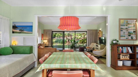 Retro Vibes - Accommodation Gold Coast 2