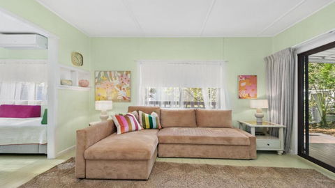 Retro Vibes - Accommodation Gold Coast 3