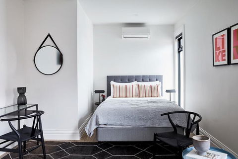 Richmond Studios By Short & Long Stays - Accommodation Gold Coast 3