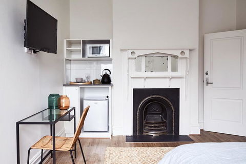 Richmond Studios By Short & Long Stays - Accommodation Gold Coast 2
