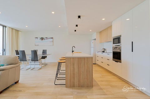 RIVERFRONT BREEZE @ The Cosmopolitan Unit10307 - Gold Coast 4U 0
