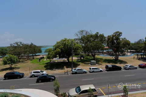 RIVERFRONT BREEZE @ The Cosmopolitan Unit10307 - Gold Coast 4U 2