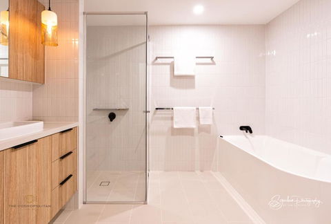 RIVERFRONT BREEZE @ The Cosmopolitan Unit10307 - Gold Coast 4U 3