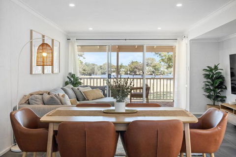 Riverside Bliss - Luxe Retreat In South Yunderup - Pet Friendly - Gold Coast 4U 0
