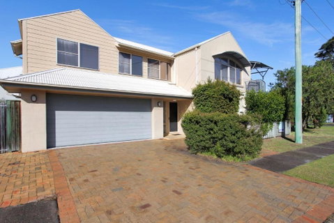 Riverside Views Hawks Nest - Accommodation Gold Coast 0