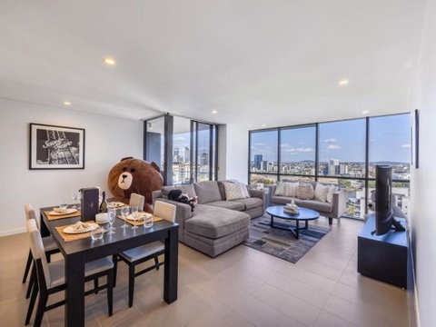 Riverview 2BR Delicate Apt, 1min To Train Station - Accommodation Gold Coast 0