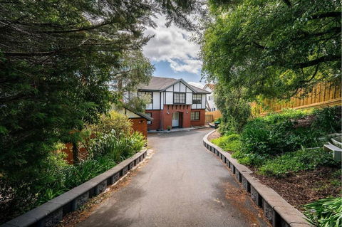Riveting House With Incredible Water-view At SandyBay - Gold Coast 4U 0
