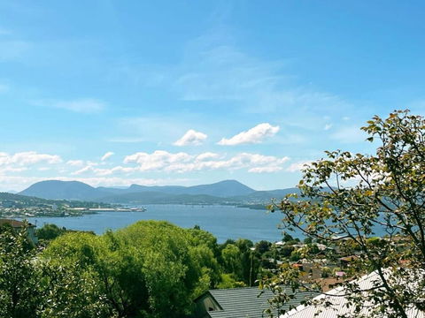 Riveting House With Incredible Water-view At SandyBay - Gold Coast 4U 2