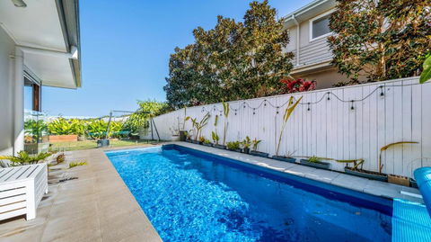 Riviera - Pool & Quick Walk To Centre - Accommodation Gold Coast 1