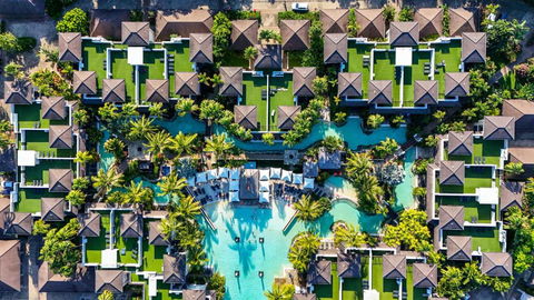 Resort-style Swim Out - A Poolside Oasis - Accommodation Gold Coast 1