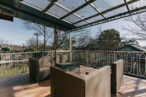 Restful Canberra Retreat In Spacious Terrace Home - Accommodation Gold Coast 2
