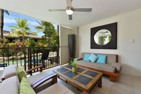 Resort-style Swim Out - A True Tropical Oasis - Accommodation Gold Coast 1
