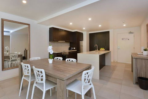Resort-style Swim Out - A True Tropical Oasis - Accommodation Gold Coast 3