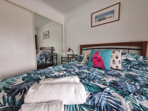 Residential Two-bedroom Unit On The Strand, Self-check In, Wi-fi - Accommodation Gold Coast 2