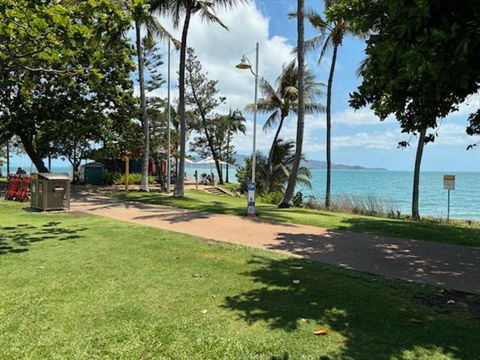 Residential Two-bedroom Unit On The Strand, Self-check In, Wi-fi - Accommodation Gold Coast 1