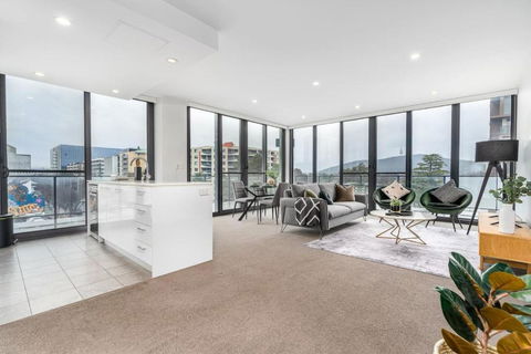 Roomy 2BR 2BA City-Centre Apt - Accommodation Gold Coast 0