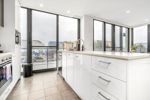 Roomy 2BR 2BA City-Centre Apt - Accommodation Gold Coast 2