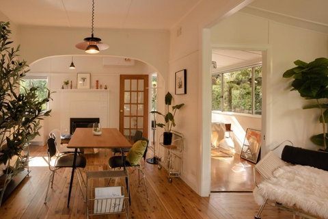 Romantic Garden Cottage With Home Cinema - 1 Gold Coast 1