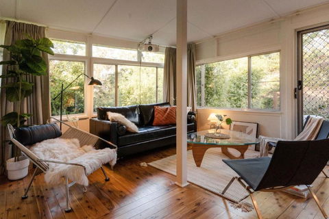 Romantic Garden Cottage With Home Cinema - 1 Gold Coast 3