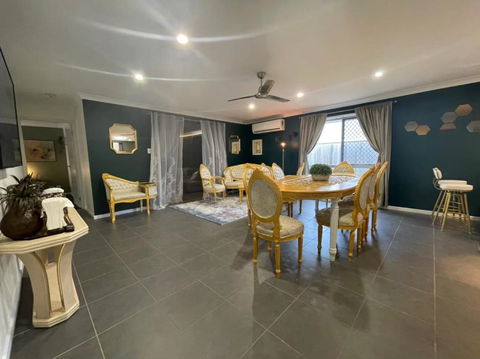 Royal Romanesque Holiday House In Dakabin - Accommodation Gold Coast 0