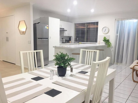 Robin Joy - Accommodation Gold Coast 0