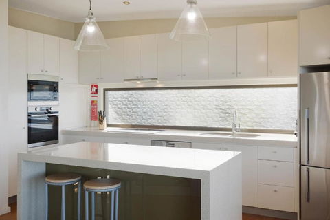 Rolling Waves 3 - Beach Access & Pet Friendly! - Accommodation Gold Coast 3