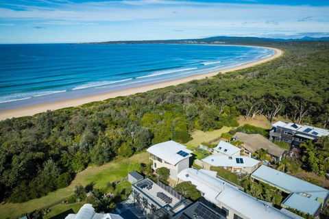 Rolling Waves 3 - Beach Access & Pet Friendly! - Accommodation Gold Coast 0