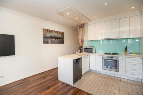 Rome Sky Villa - Accommodation Gold Coast 3