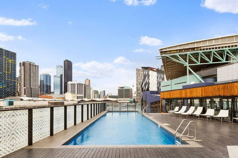 Rooftop Pool 2BR Apt At Marvel Stadium With Free Parking - Accommodation Gold Coast 3