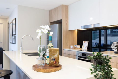 Rooftop Pool Stunning Apartment Queen Street - Gold Coast 4U 1
