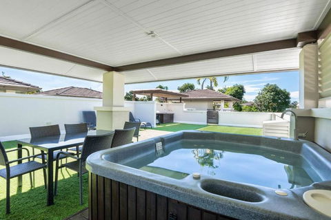 Rooftop Tranquility At Stunning Temple Resort - Accommodation Gold Coast 0