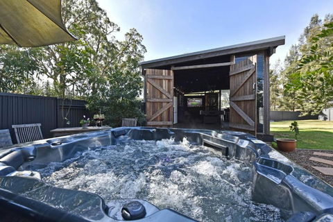 Rose Cottage Studio Romantic Or Solo Getaway. Spa, Games Room - Gold Coast 4U 0