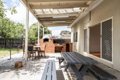 Rosebud Reset - A Beachside Group Getaway - Gold Coast 4U 3