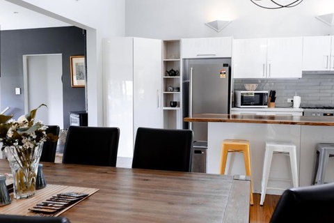 Rosella - Accommodation Gold Coast 2