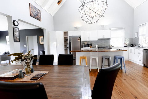 Rosella - Accommodation Gold Coast 1