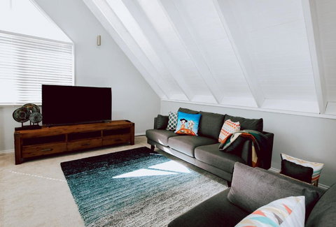 Rosella - Accommodation Gold Coast 3