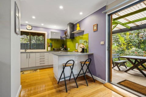 Roses On The River - An Absolute River Frontage Cottage - Accommodation Gold Coast 3