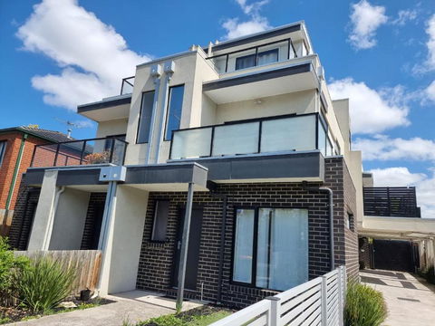Rosie Townhouse In Prime Location Close To CBD - Accommodation Gold Coast 0