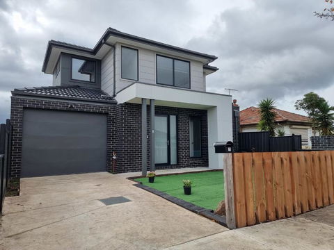 Rosie Townhouse - Modern Home In Sunshine - Accommodation Gold Coast 0