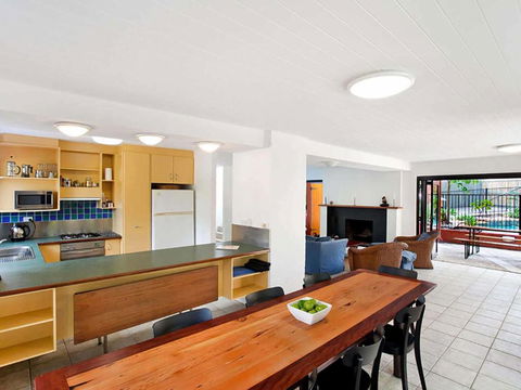 Ross Cres Spacious Private Beach House - Accommodation Gold Coast 3