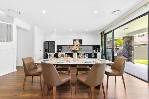 Rouse Hill Fancy 5bedrooms House - Gold Coast 4U 0