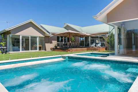 Royadie Resort - Pool Spa Tennis 500m To Beach - Accommodation Gold Coast 0