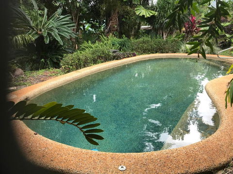 Royal Palm Cottage, Entire Two Bedroom 2 Bathroom House With Pool - Accommodation Gold Coast 2