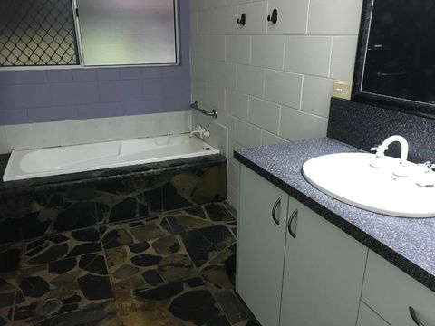 Royal Palm Cottage, Entire Two Bedroom 2 Bathroom House With Pool - Accommodation Gold Coast 3