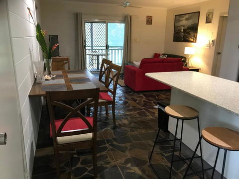 Royal Palm Cottage, Entire Two Bedroom 2 Bathroom House With Pool - Accommodation Gold Coast 1