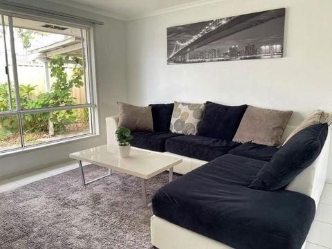 Runaway Bay Family Haven With 4beds - Accommodation Gold Coast 0