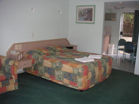 Runaway Bay Motor Inn - Accommodation Gold Coast 3