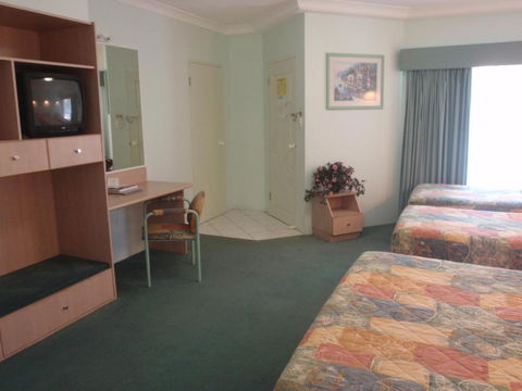 Runaway Bay Motor Inn - Accommodation Gold Coast 2
