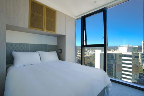 Rundle Retreat - 2BR Apartment With Stunning Views - 1 Gold Coast 0